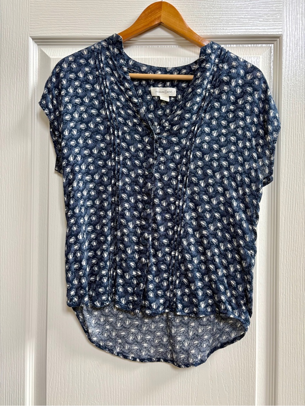 Treasure & Bond- Rayon Knit Top in Navy and White, Sz XS, like new